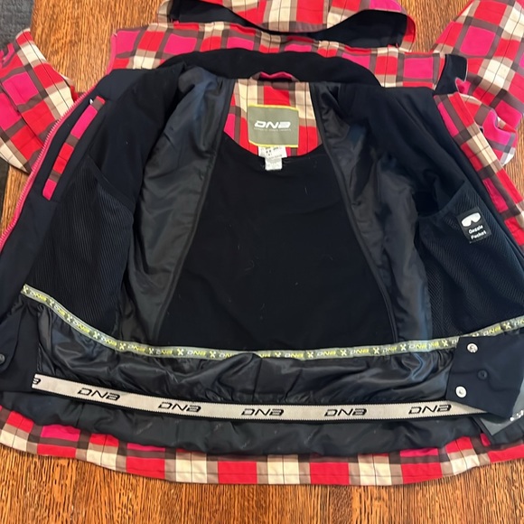 Descente North America DNA WOMANS SKI / Snowboard Jacket - Picture 8 of 10